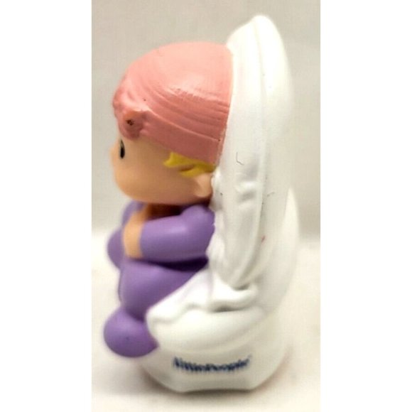 2012 Fisher Price Little People Figures Baby Girl with Pink Hat (Z27C) - Picture 2 of 5